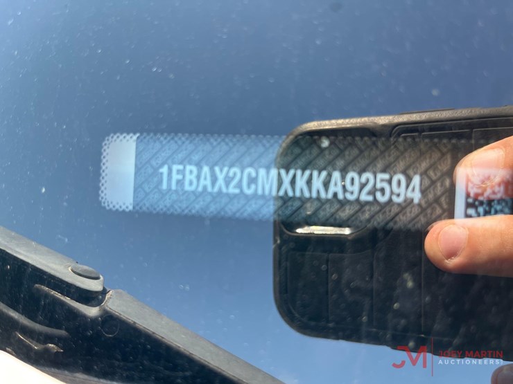 2019-ford-transit-image-24