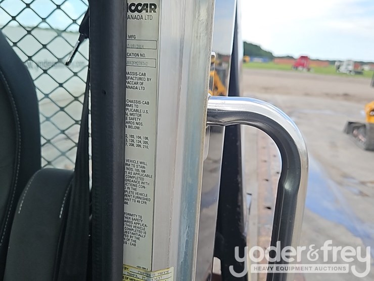 2014-peterbilt-337-image-39