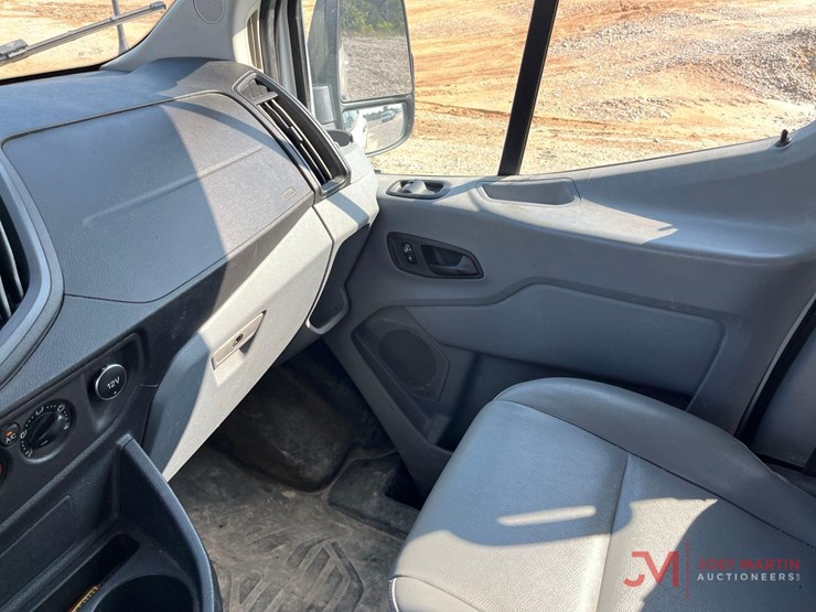 2019-ford-transit-image-24