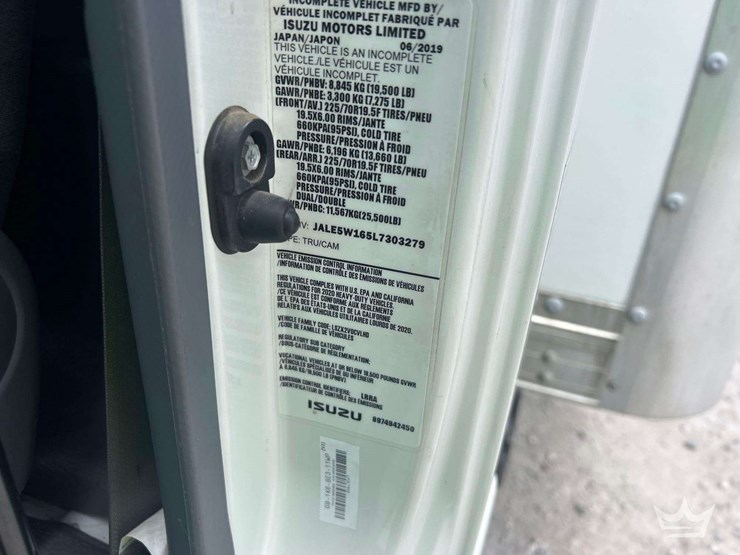 2020-isuzu-nrr-image-5