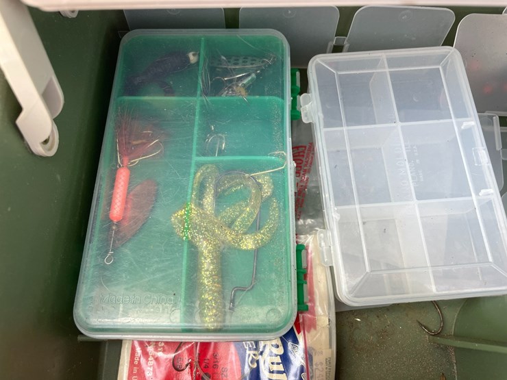#2132-•-plano-tackle-box,-minnow-bucket,-and-oddspro-rubber-net-image-5