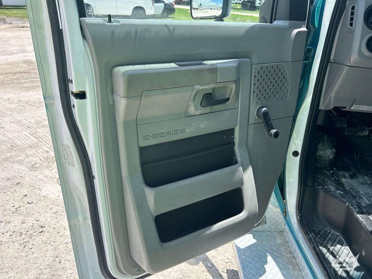 2017-ford-e450-image-11