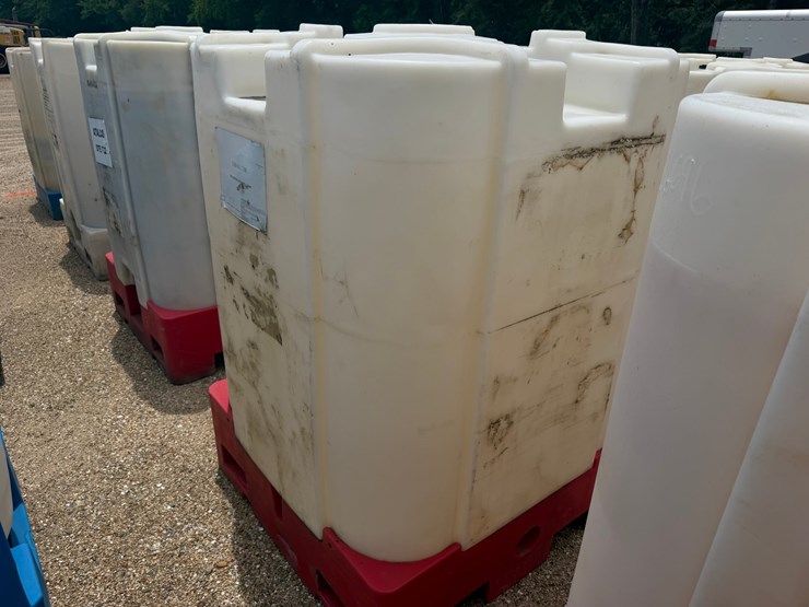 #1642-•-330-gallon-plastic-storage-oil-tank-image-2