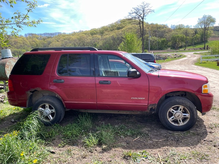 2005-ford-explorer-image-4