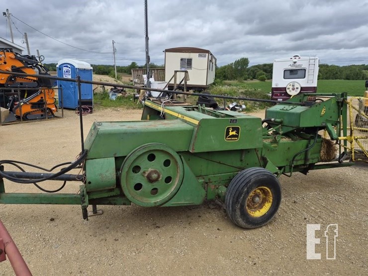 john-deere-336-image-1