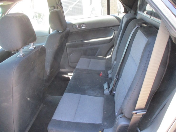 2015-ford-explorer-image-8