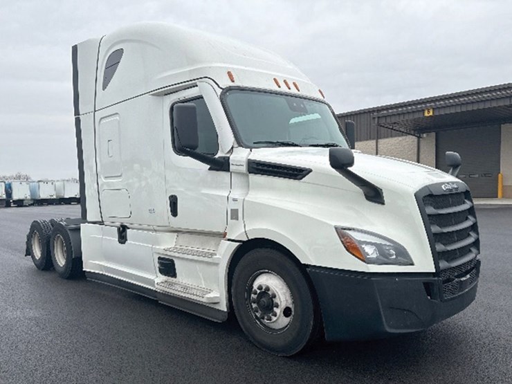 2021-freightliner-cascadia-126-image-1