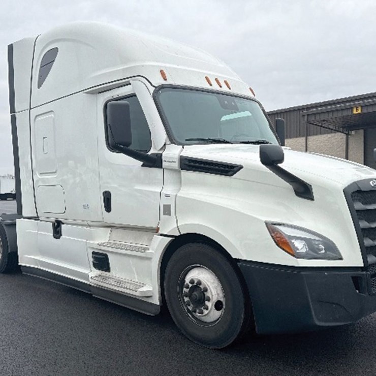 2021 FREIGHTLINER CASCADIA 126