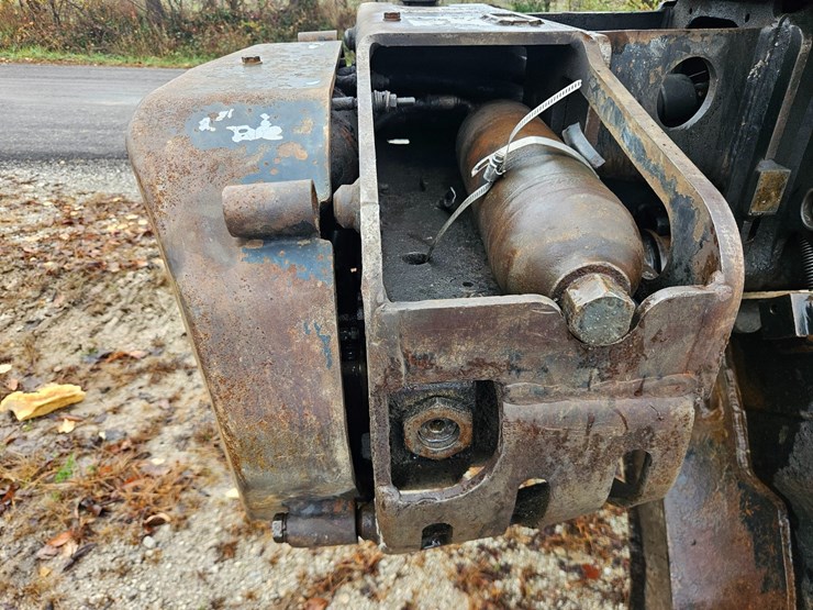 2010-deere-200d-lc-image-88