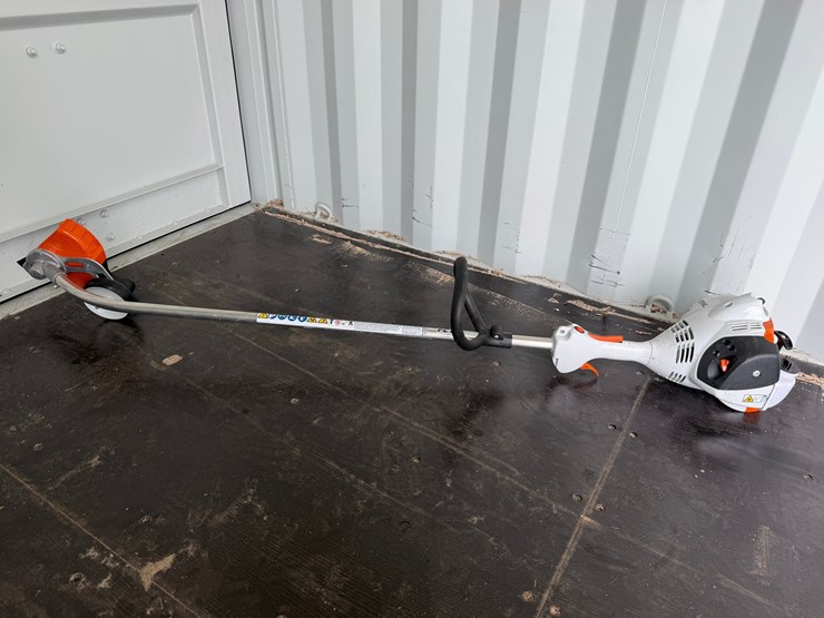 #6023-•-stihl-fc56-edger-image-1