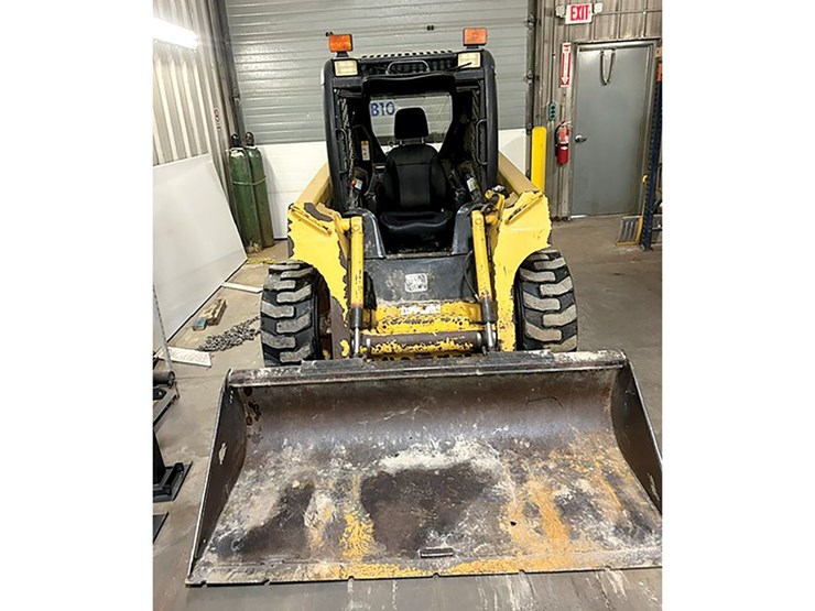 2000-john-deere-250-image-2