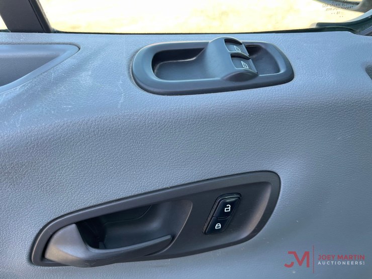 2019-ford-transit-image-19