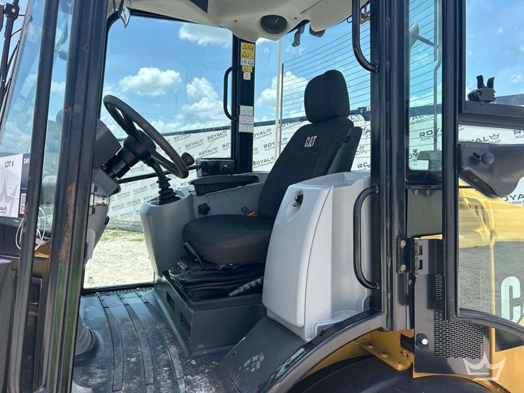 2018-caterpillar-908m-image-19