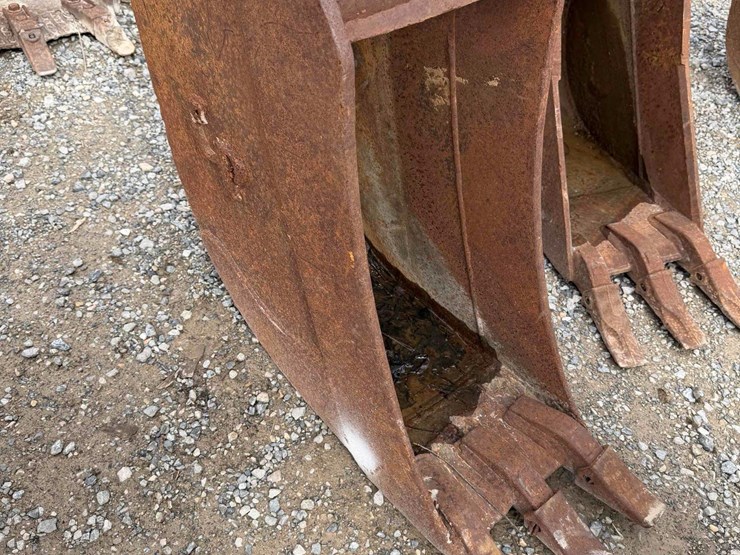 12”-tooth-bucket-image-1
