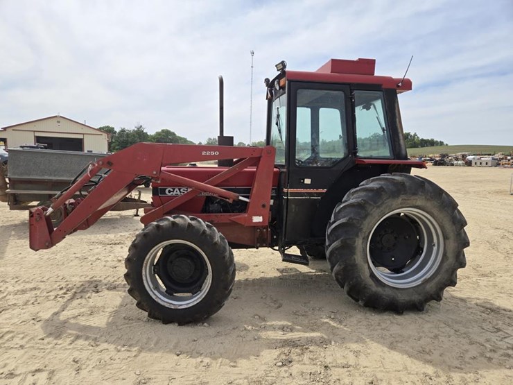 case-ih-585-image-2