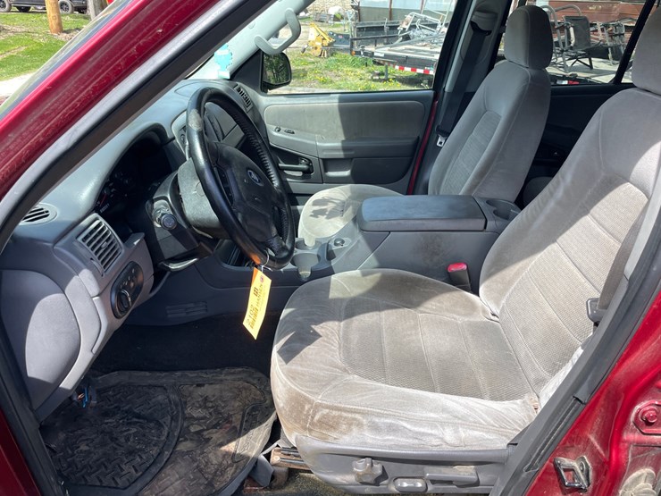 2005-ford-explorer-image-17