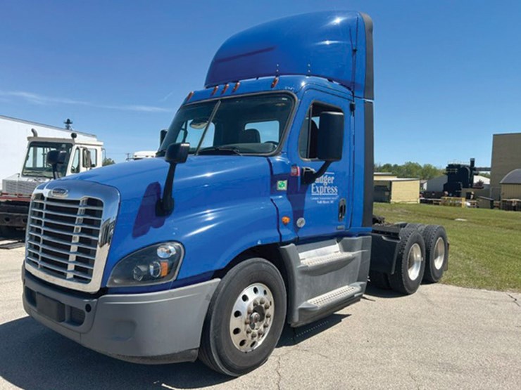 2015-freightliner-cascadia-125-evolution-image-3
