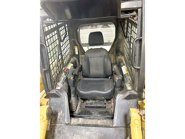 2000-john-deere-250-image-3