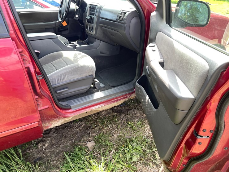 2005-ford-explorer-image-21