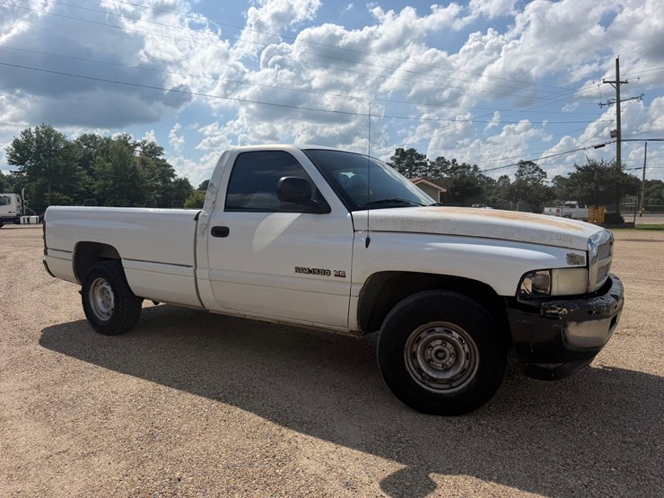 2001-dodge-ram-1500-image-2