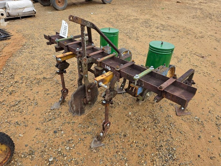 106---1-row-john-deere-planter-image-1
