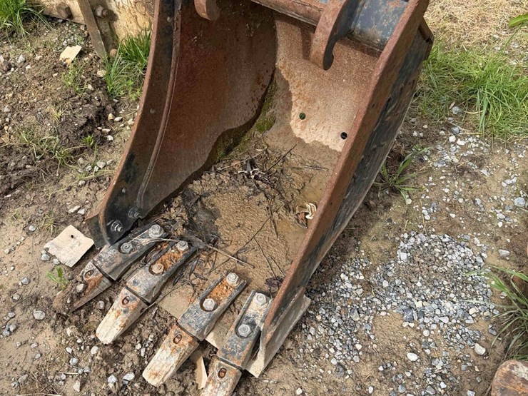 18”-bobcat-toothed-bucket-image-1