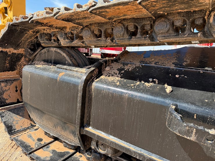 2023-caterpillar-330-image-21