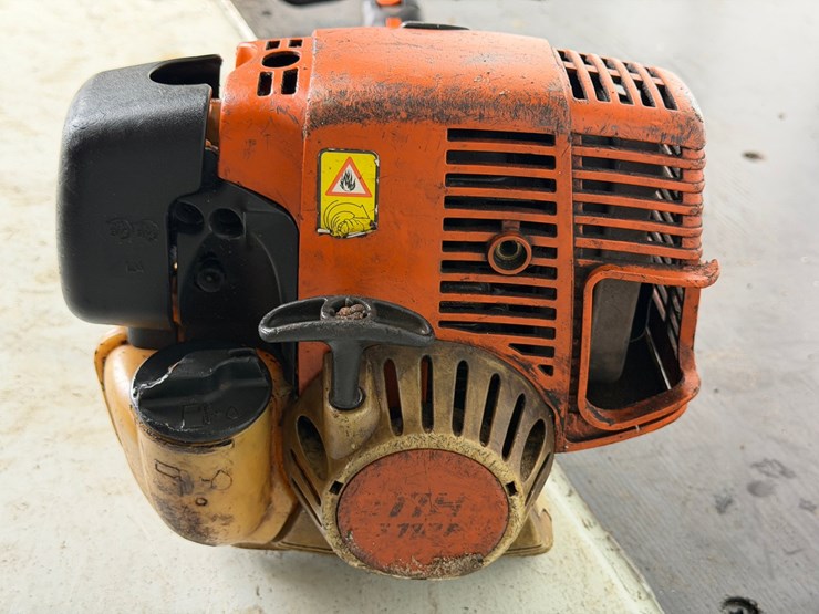 #6047-•-stihl-string-trimmer-image-2