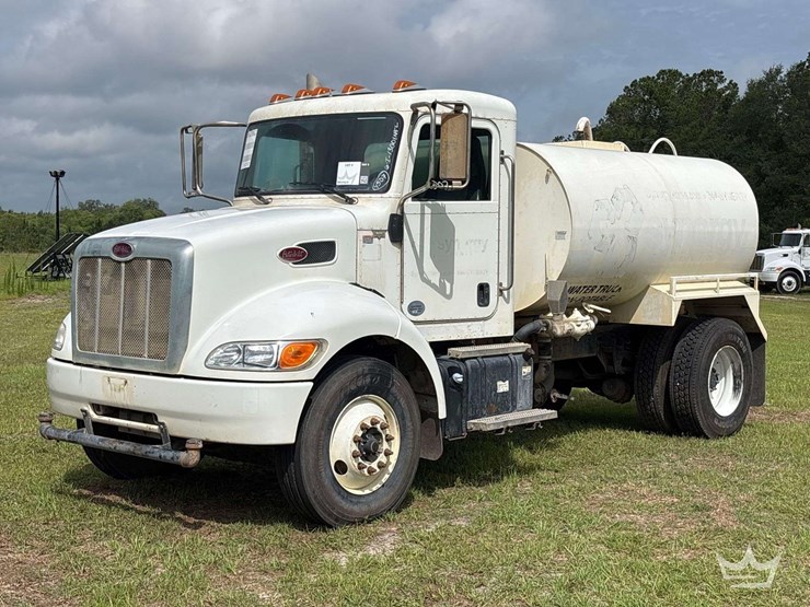 2017-peterbilt-337-image-1