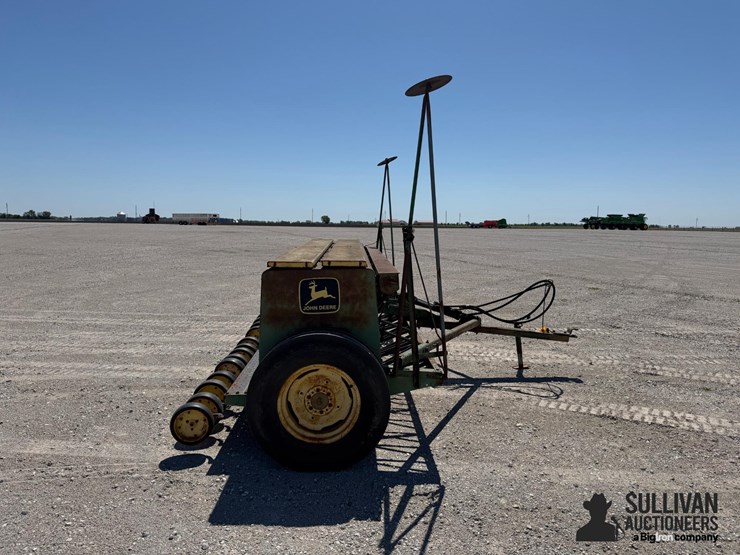 john-deere-8300-image-4