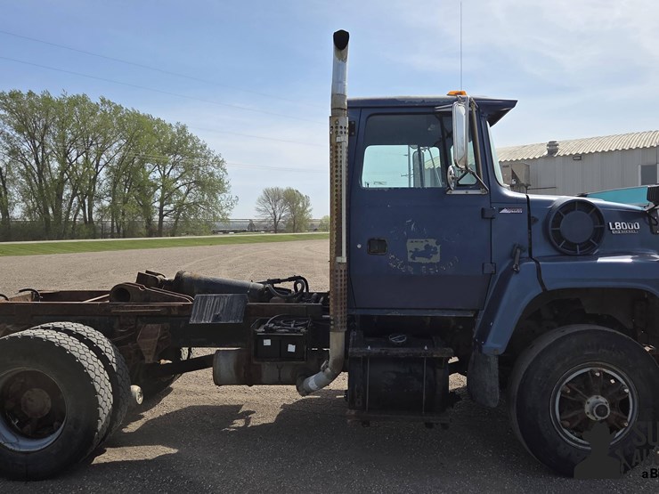 1994-ford-l8000-image-4