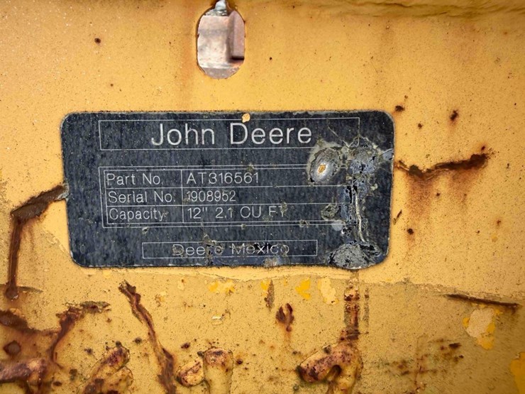 12”-john-deere-toothed-bucket-image-4