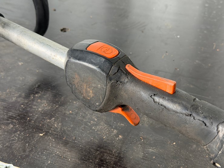 #6064-•-stihl-fc91-edger-image-5
