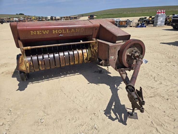 new-holland-270-image-1