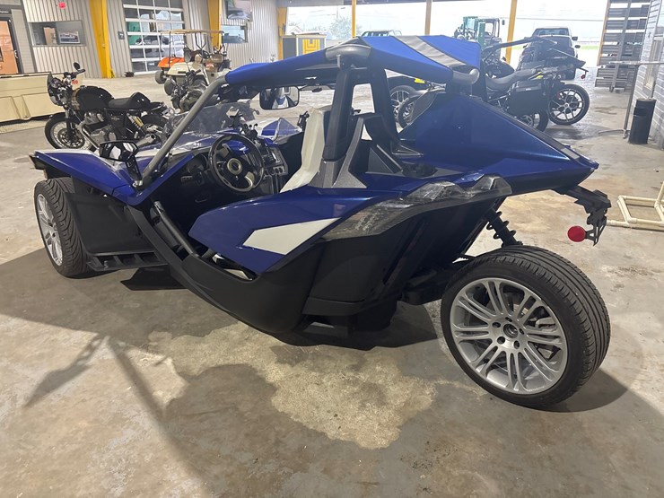 #23985-•-2016-polaris-slingshot-image-4