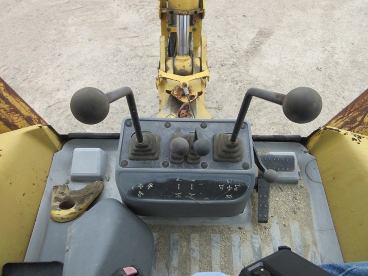 2022-caterpillar-416c-image-14