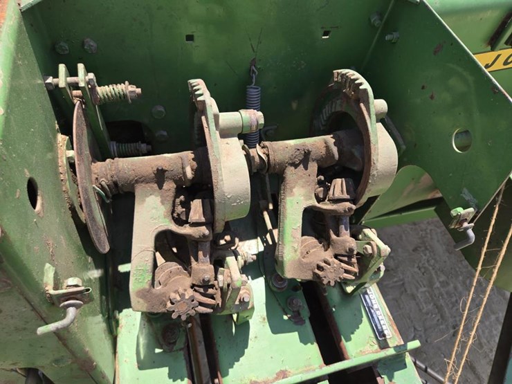 john-deere-336-image-14