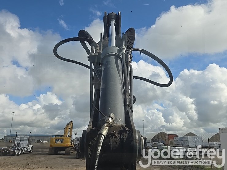 2020-deere-310sl-image-31