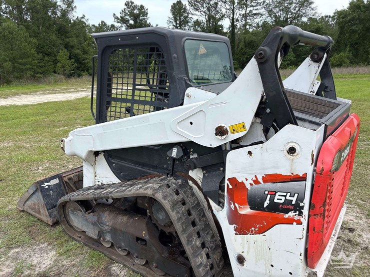 2021-bobcat-t64-image-12