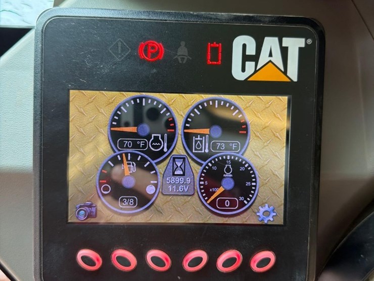 2015-caterpillar-236d-image-11