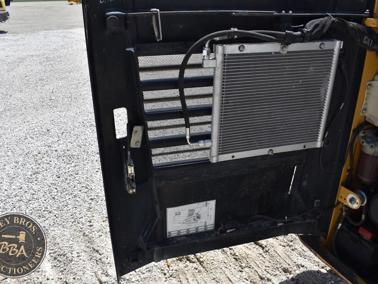 2019-caterpillar-259d-image-26