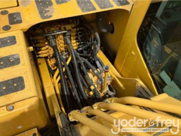 2017-komatsu-pc210-lc-11-image-10