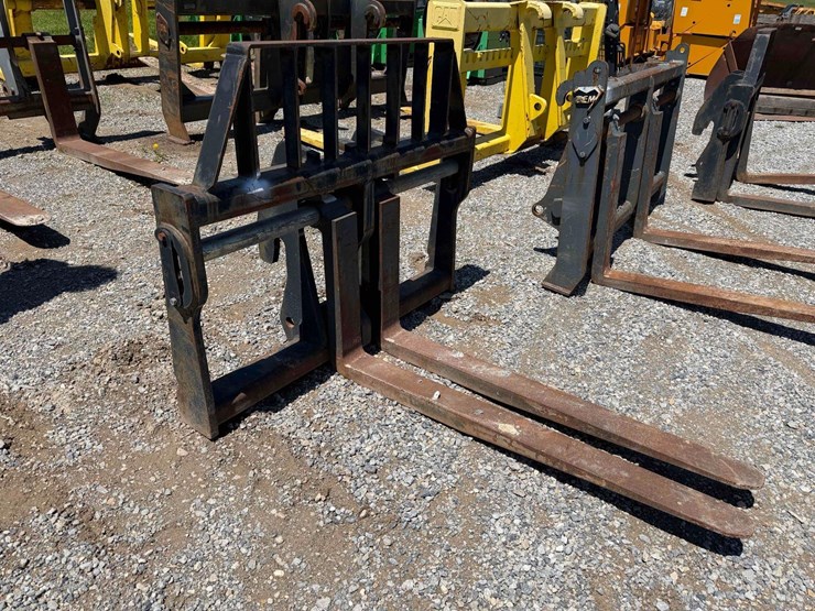 coupler-attached-pallet-forks-image-2