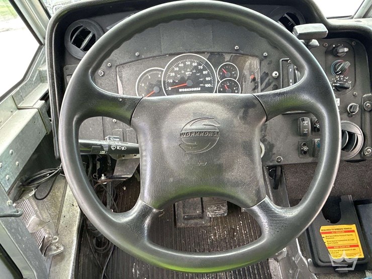 2010-workhorse-w62-image-14