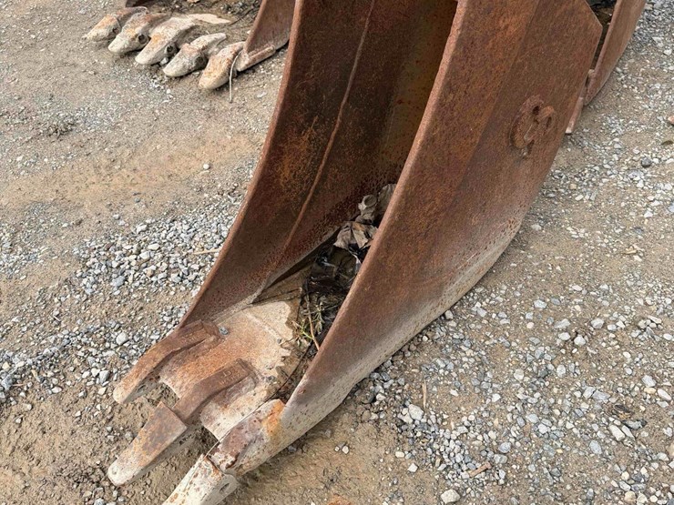 12”-cp-toothed-bucket-image-1