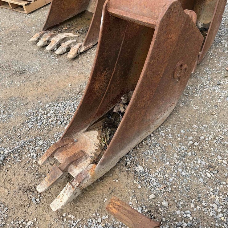 12” CP Toothed Bucket