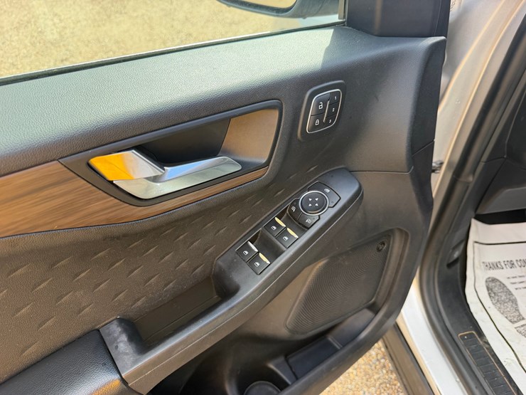 2020-ford-escape-image-7