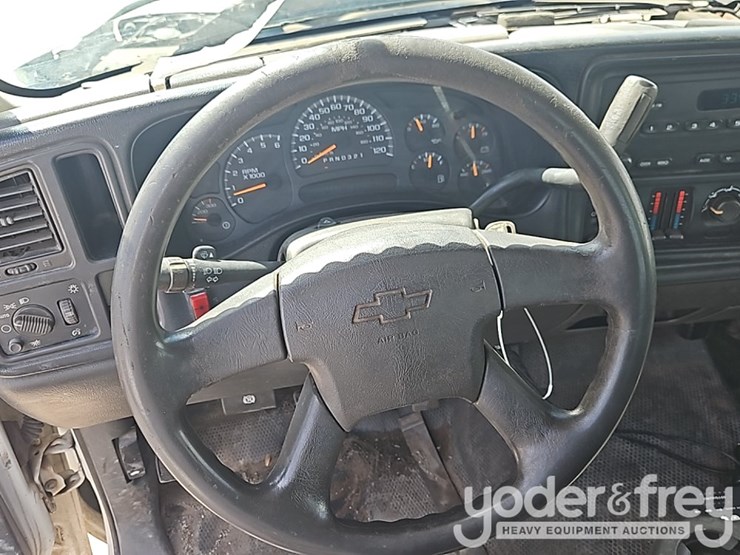 2006-chevrolet-silverado-2500hd-image-24