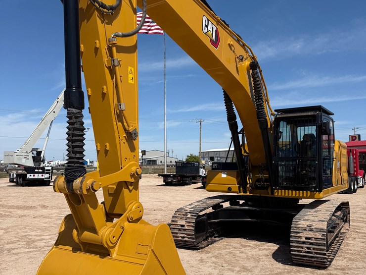 2023-caterpillar-330-image-3