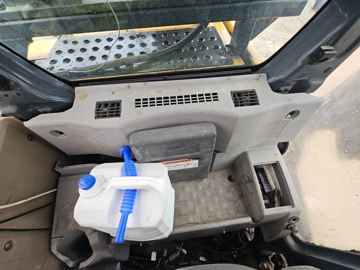 2010-deere-200d-lc-image-53